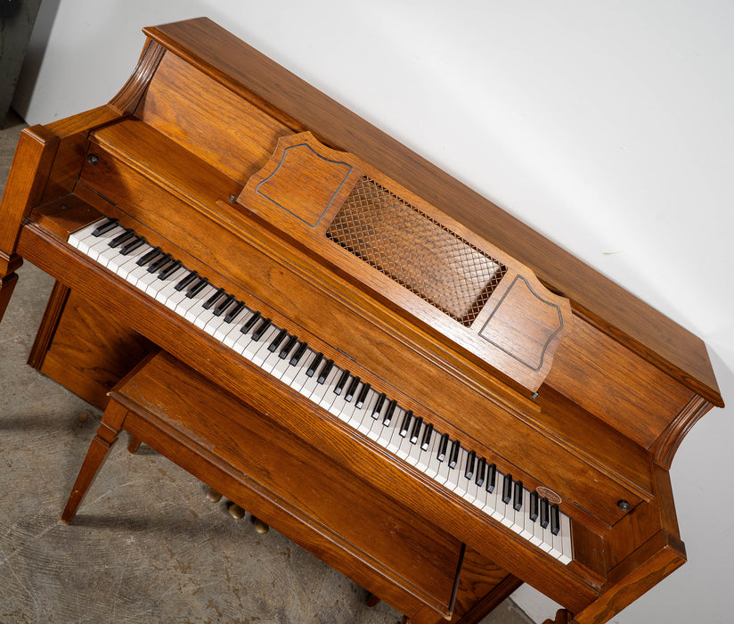 Everette 5107 Upright Piano | Oak | Serial No .292313 | Used